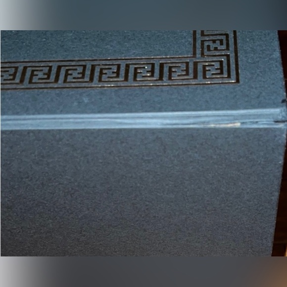 🔥FENDACE FENDI × VERSACE 15"×11"×6"
HUGE XL Empty Box🔥 - Picture 9 of 13
